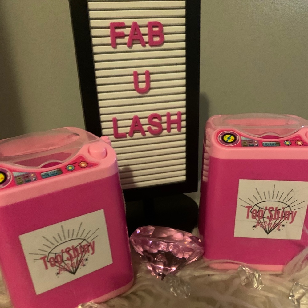 Lash and makeup washing machine